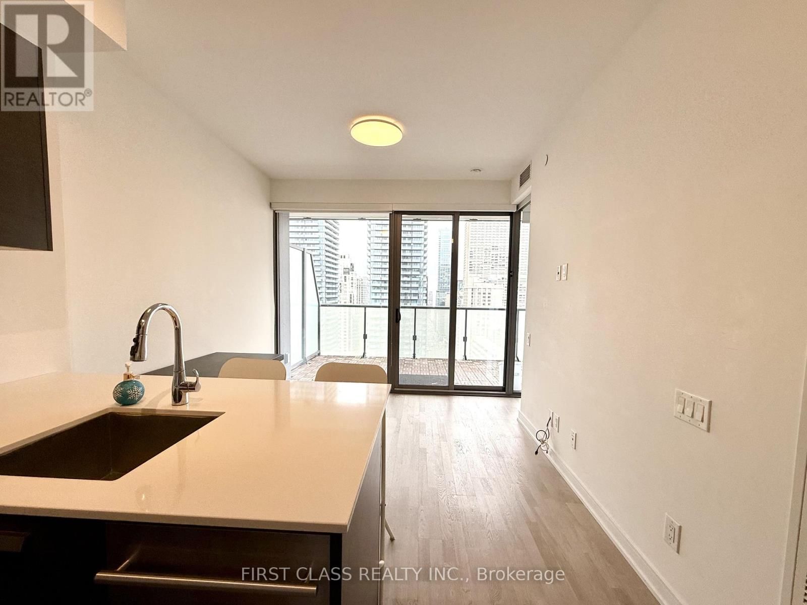 2609 - 57 ST JOSEPH STREET Image 4