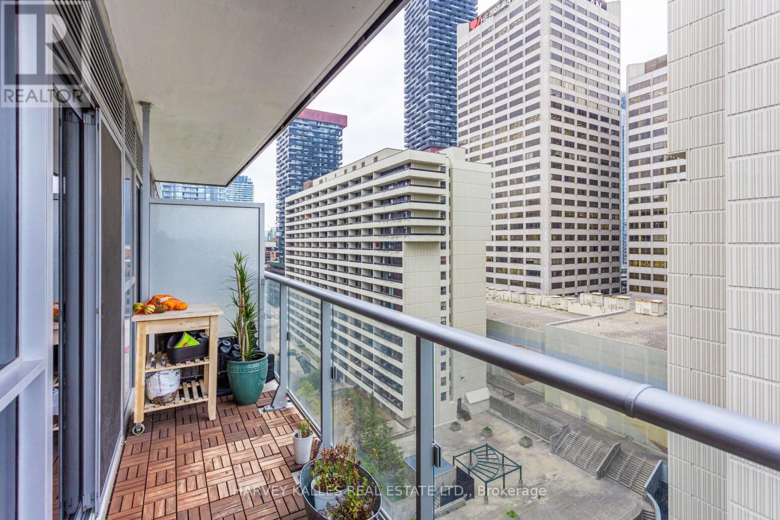 1209 - 58 ORCHARD VIEW BOULEVARD Image 17