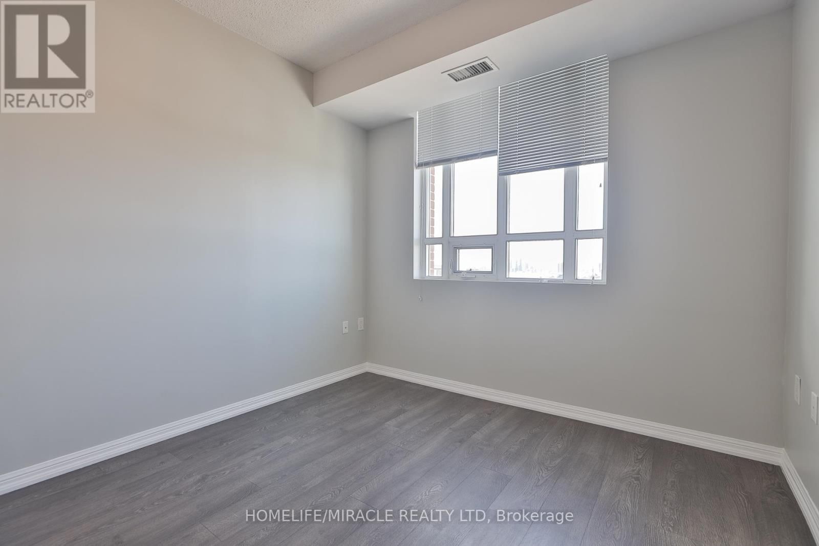 2815 - 125 WESTERN BATTERY ROAD Image 24