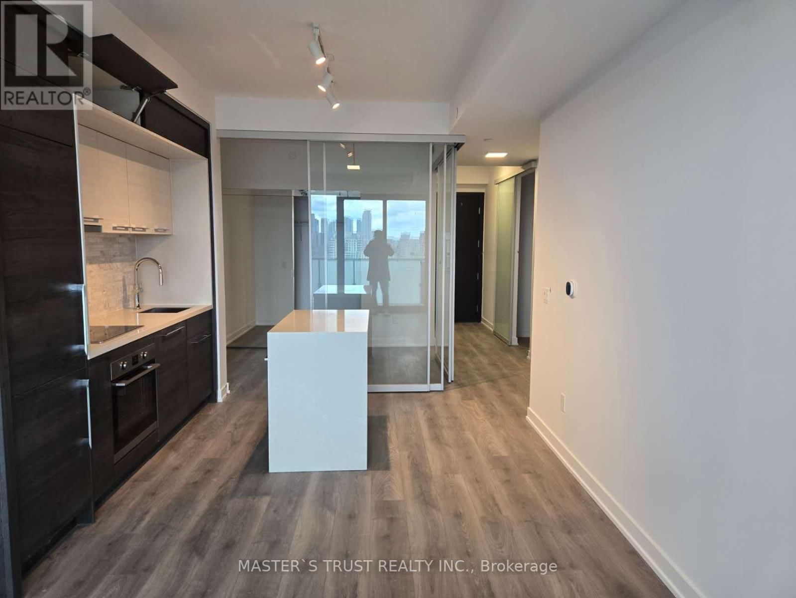 1110 - 29 GREEN TRAIL COURT Image 11