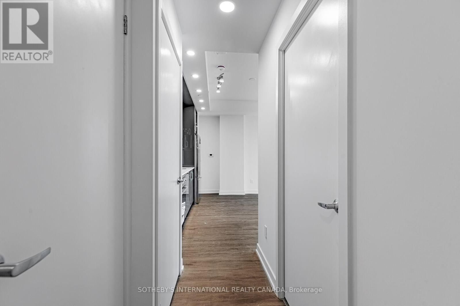 801 - 1 CARDIFF ROAD Image 4