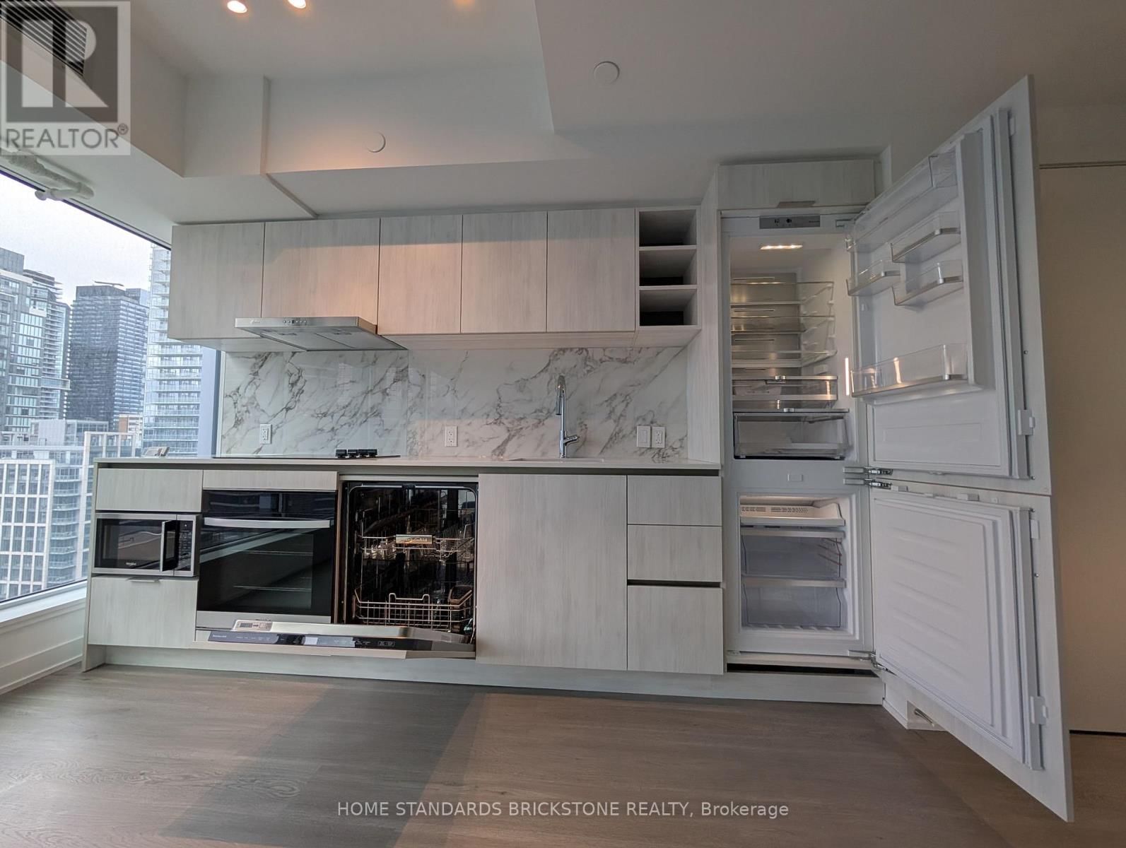 2505 - 8 WELLESLEY STREET WEST Image 2