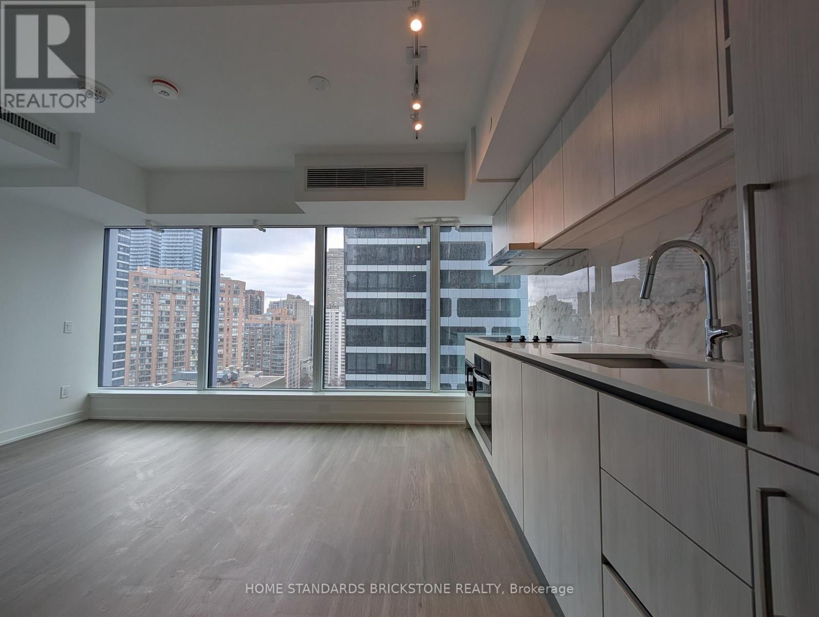 2505 - 8 WELLESLEY STREET WEST Image 3