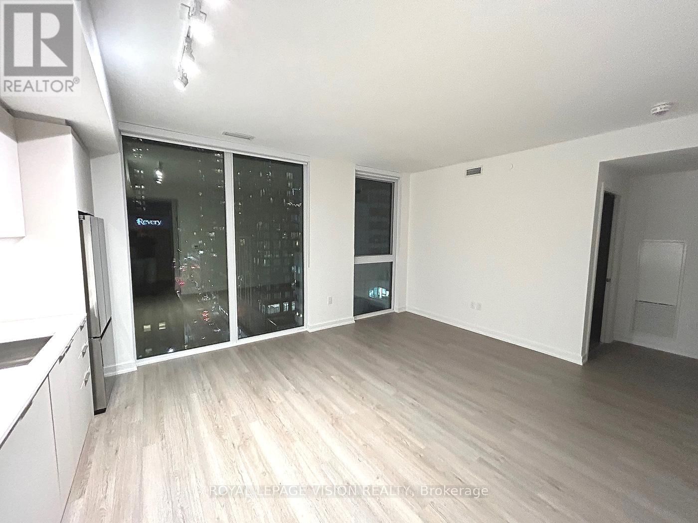 1103 - 357 KING STREET WEST Image 5