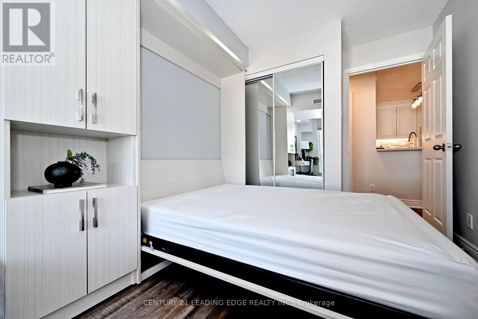 1106 - 92 KING STREET EAST Image 39