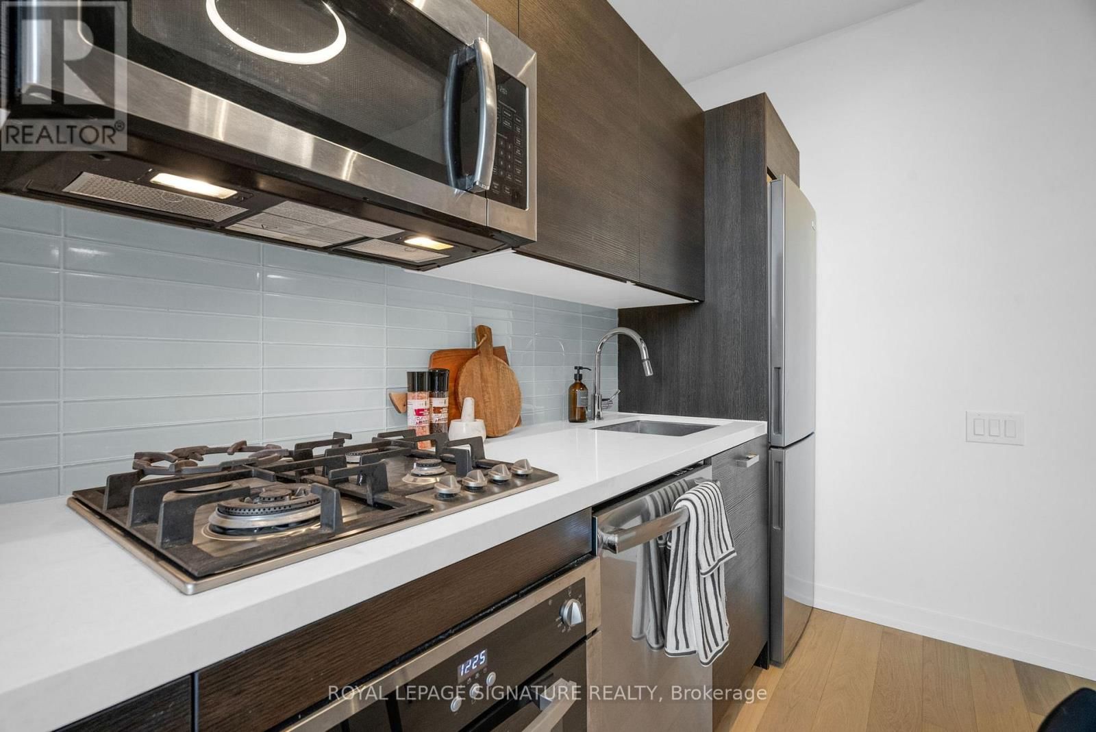 606 - 11 CHARLOTTE STREET Image 10