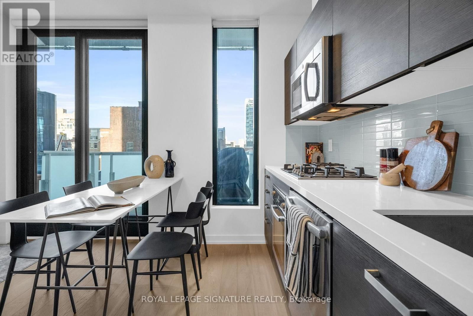 606 - 11 CHARLOTTE STREET Image 13