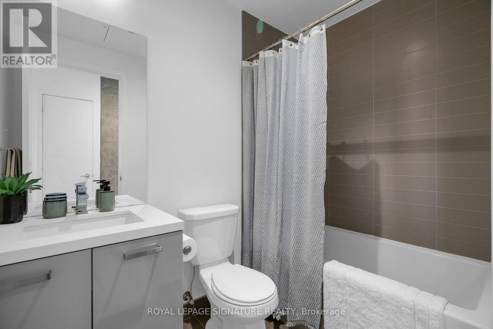 606 - 11 CHARLOTTE STREET Image 19