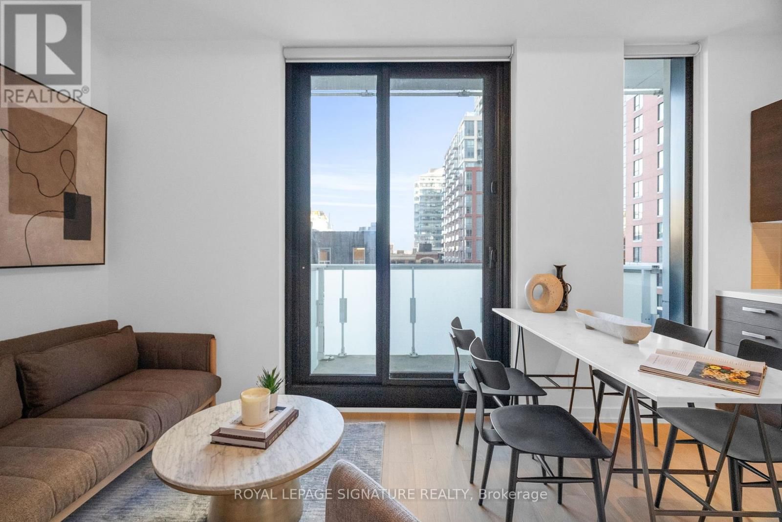 606 - 11 CHARLOTTE STREET Image 6