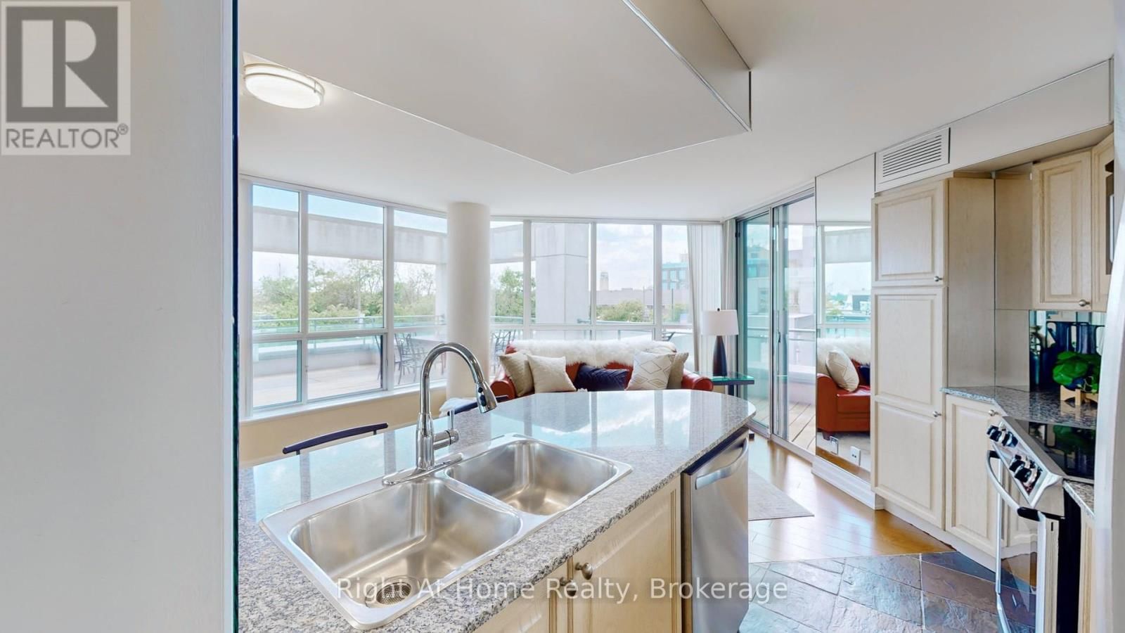 209 - 228 QUEENS QUAY WEST Image 12