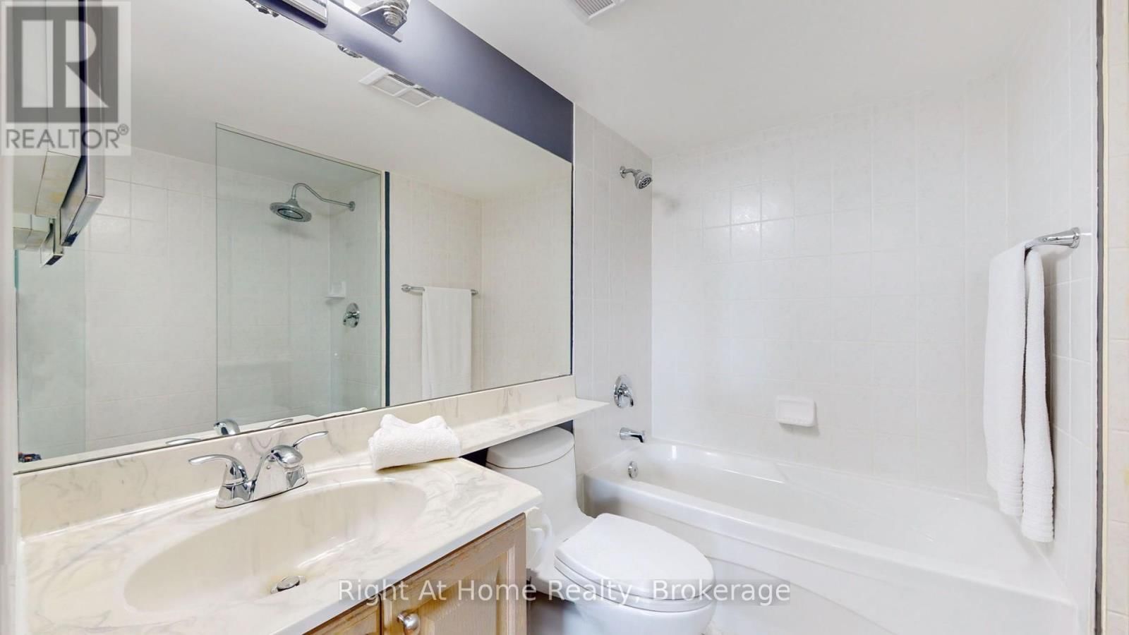 209 - 228 QUEENS QUAY WEST Image 16