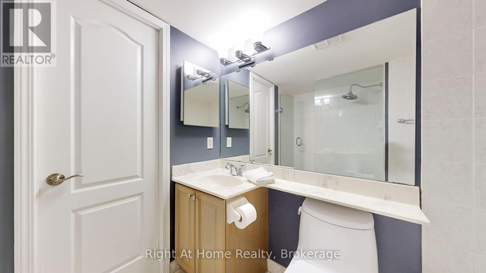 209 - 228 QUEENS QUAY WEST Image 17