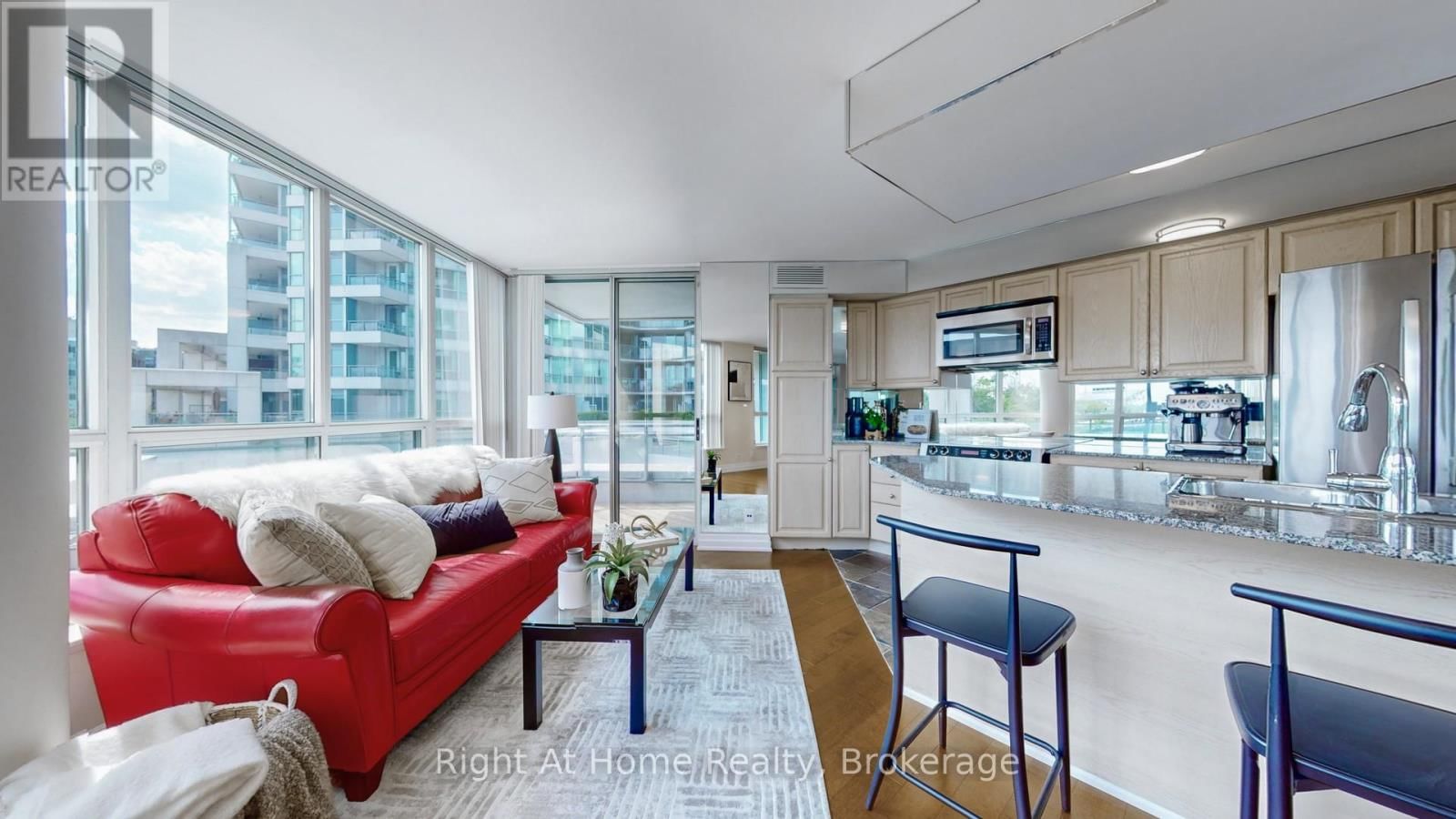 209 - 228 QUEENS QUAY WEST Image 2