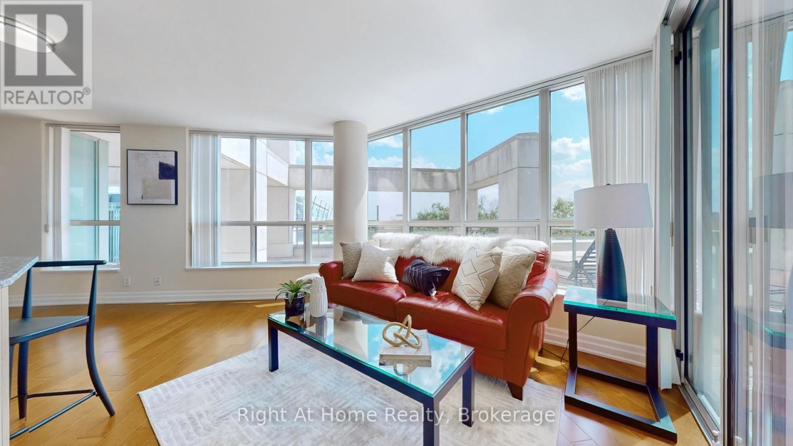 209 - 228 QUEENS QUAY WEST Image 3