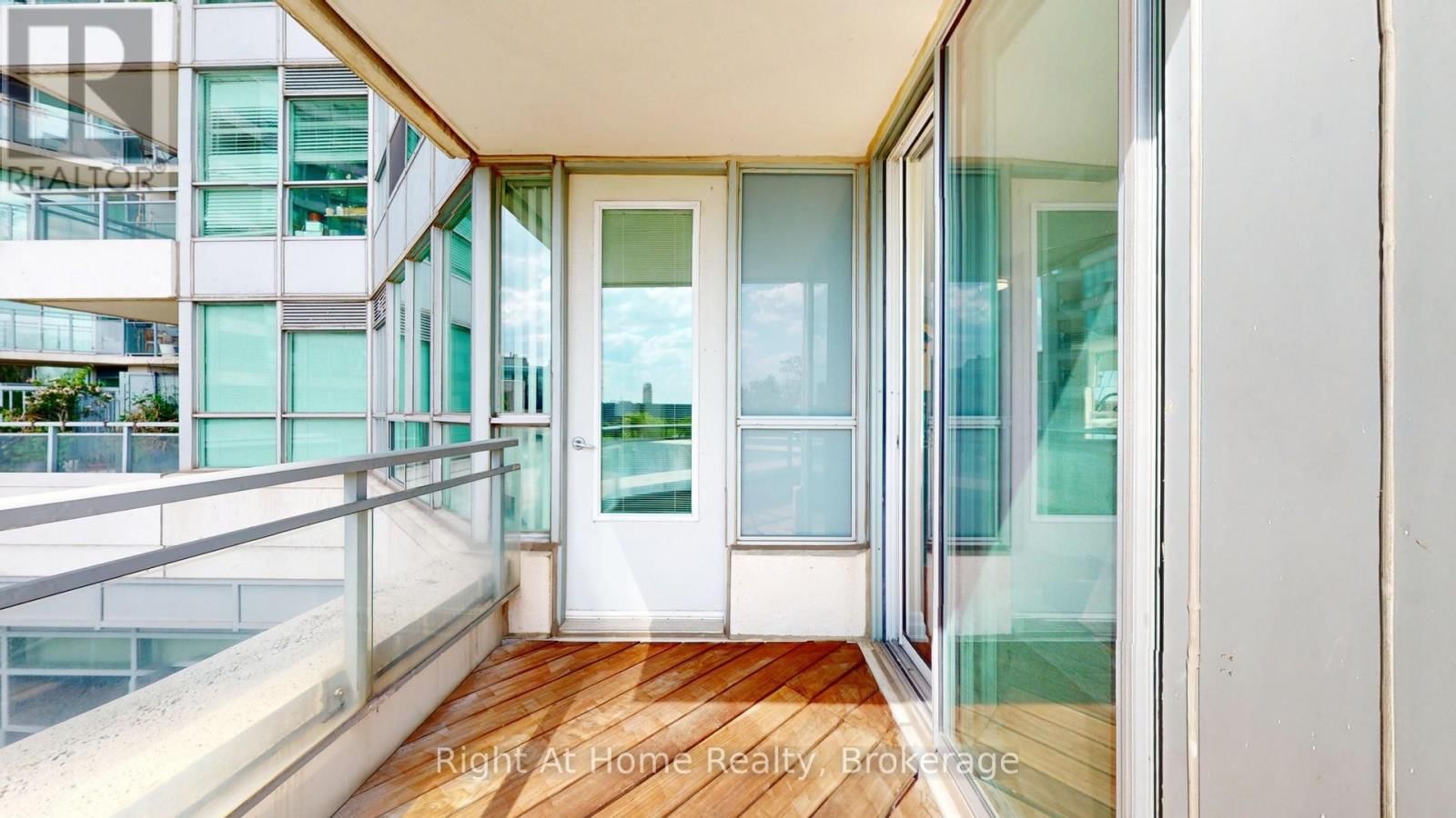 209 - 228 QUEENS QUAY WEST Image 38