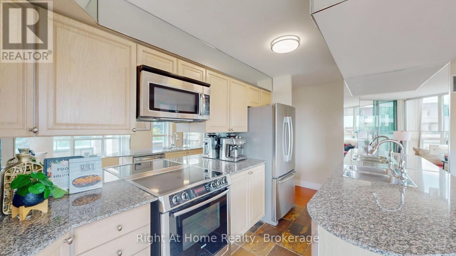 209 - 228 QUEENS QUAY WEST Image 5