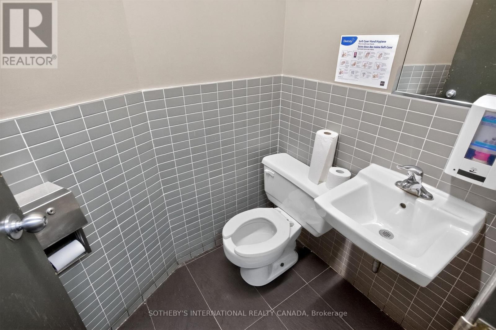 2564 YONGE STREET Image 15