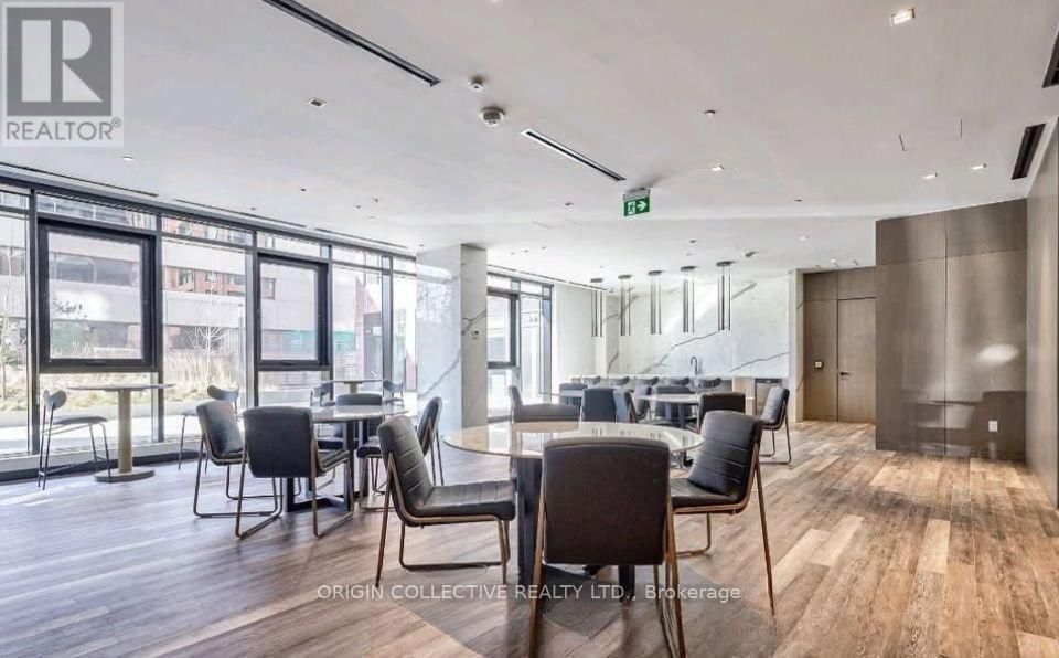 8 TIPPETT RD E 1401 Image 6