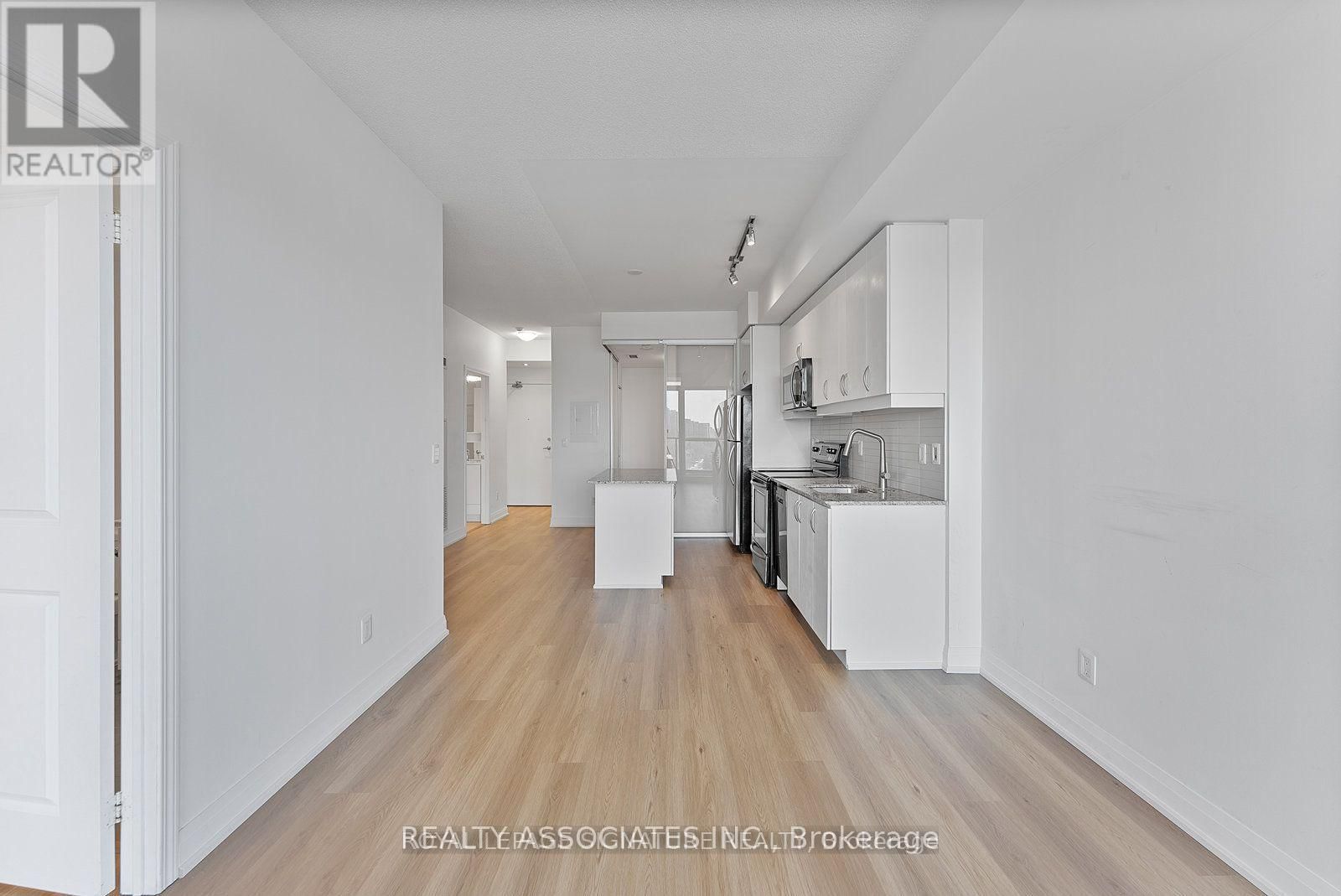 1016 - 2885 BAYVIEW AVENUE Image 22