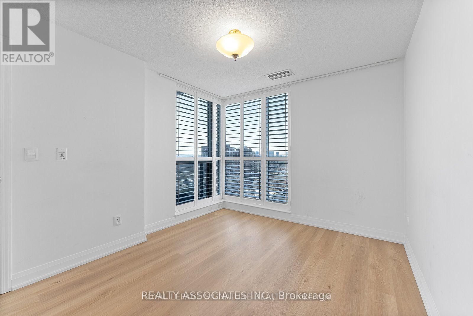 1016 - 2885 BAYVIEW AVENUE Image 31