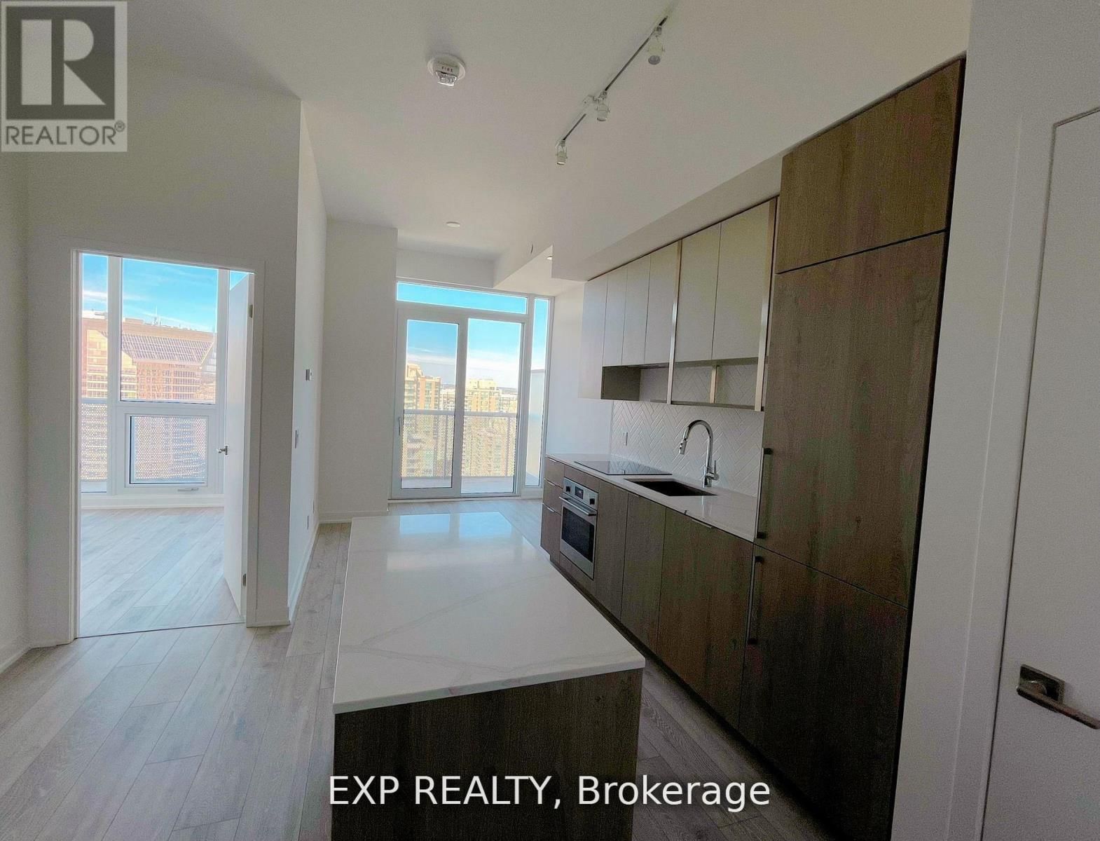 2405 - 15 HOLMES AVENUE Image 4