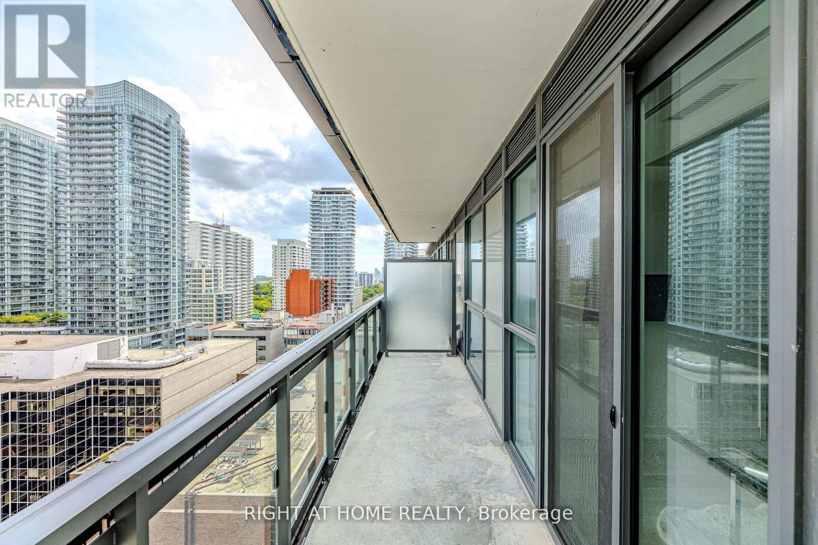 1301 - 39 ROEHAMPTON AVENUE Image 22