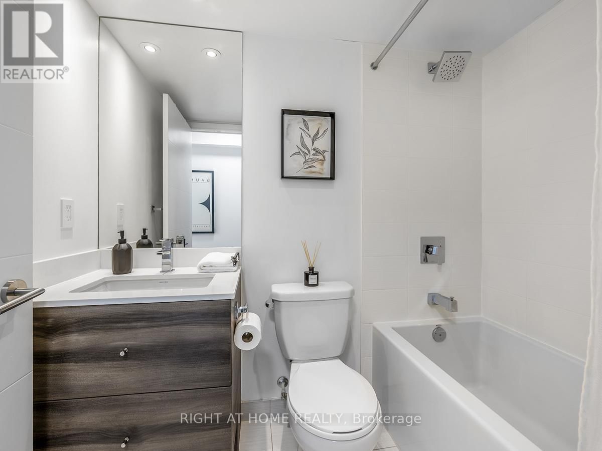 1622 - 525 ADELAIDE STREET WEST Image 11