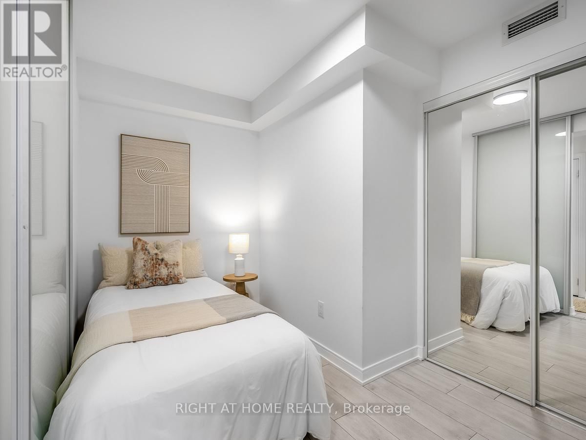 1622 - 525 ADELAIDE STREET WEST Image 12