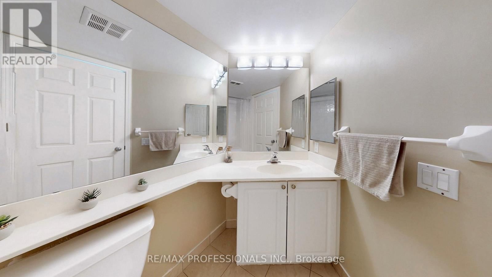 2705 - 30 HARRISON GARDEN BOULEVARD Image 21