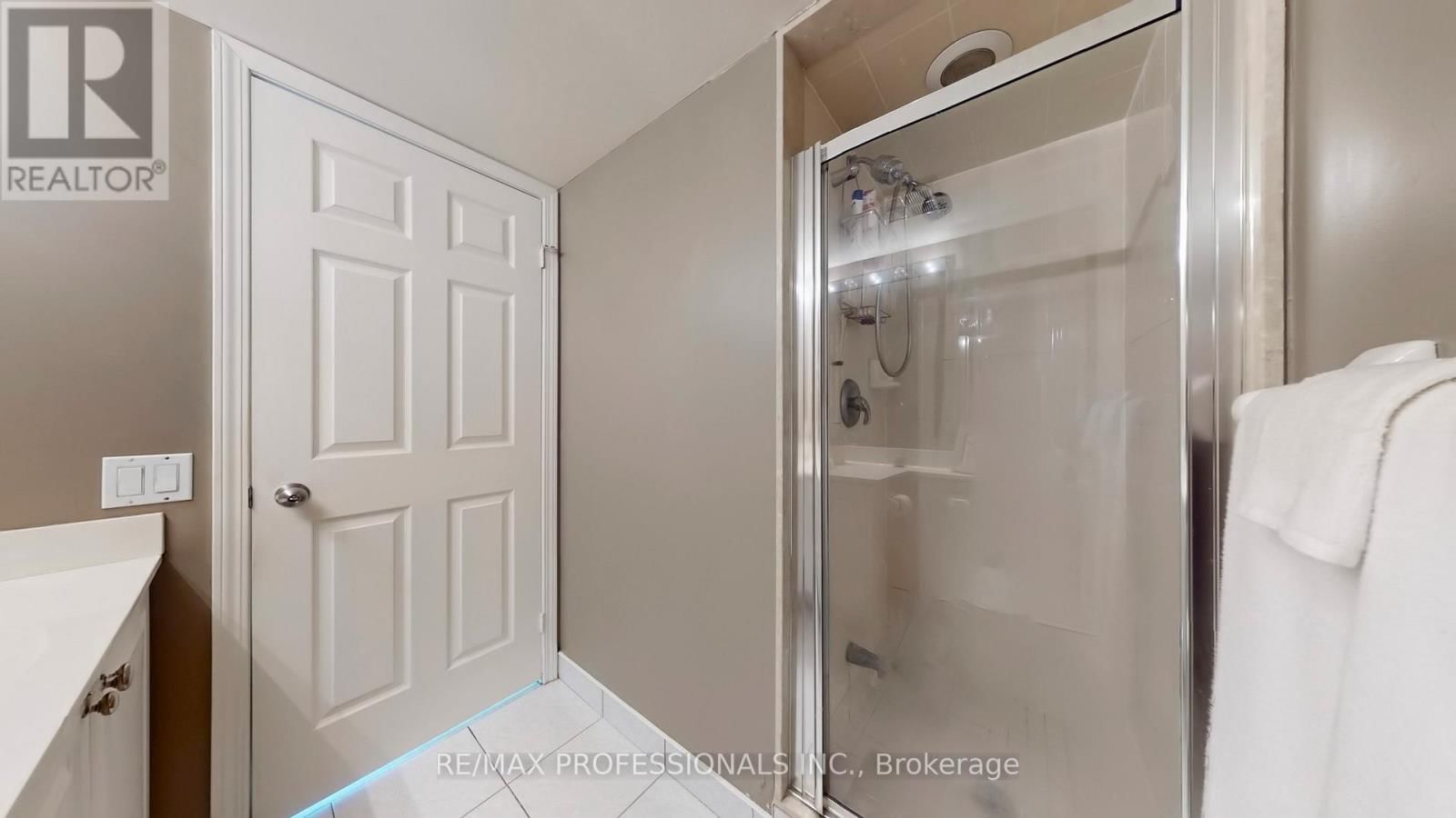 2705 - 30 HARRISON GARDEN BOULEVARD Image 26