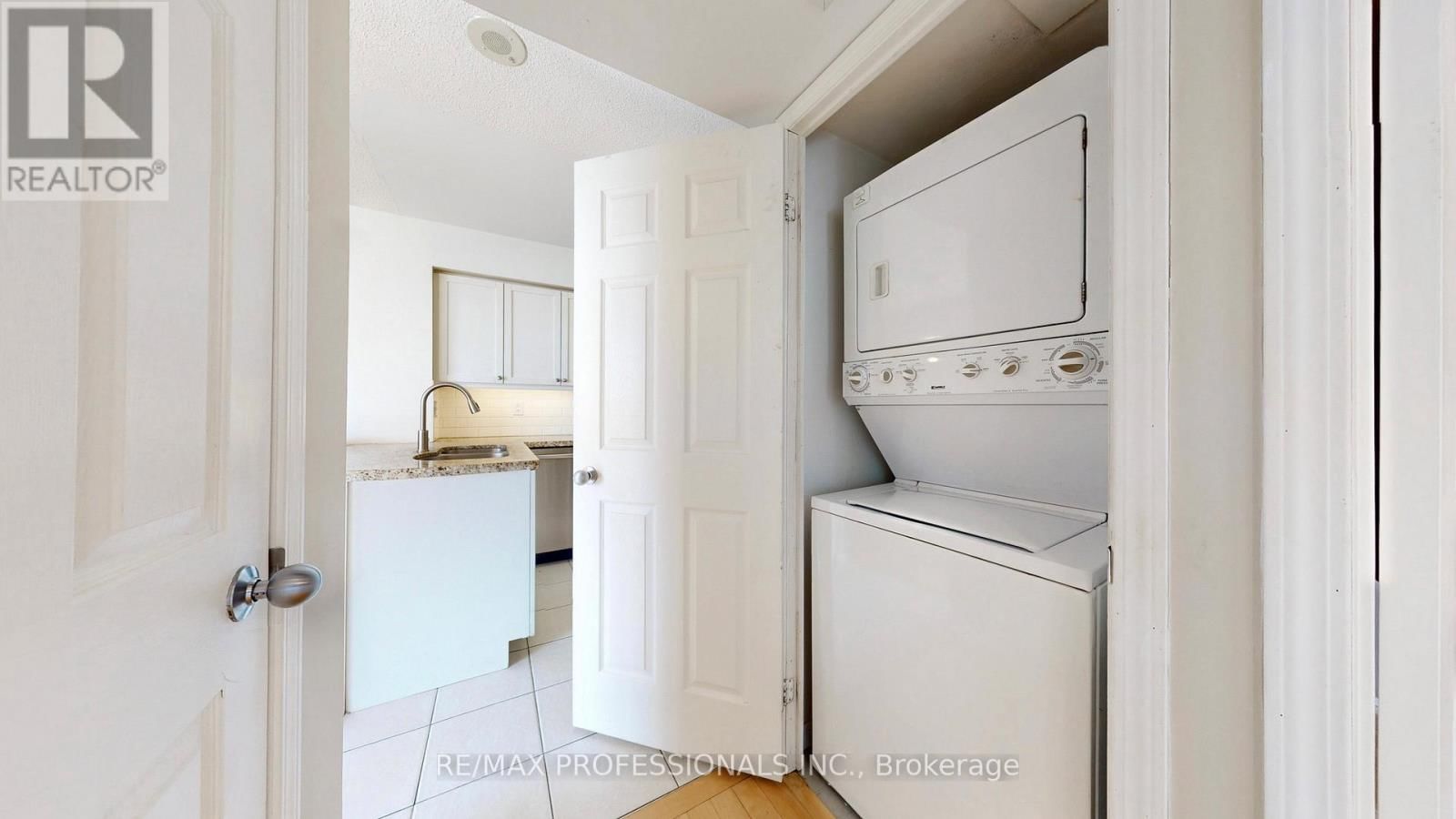 2705 - 30 HARRISON GARDEN BOULEVARD Image 27