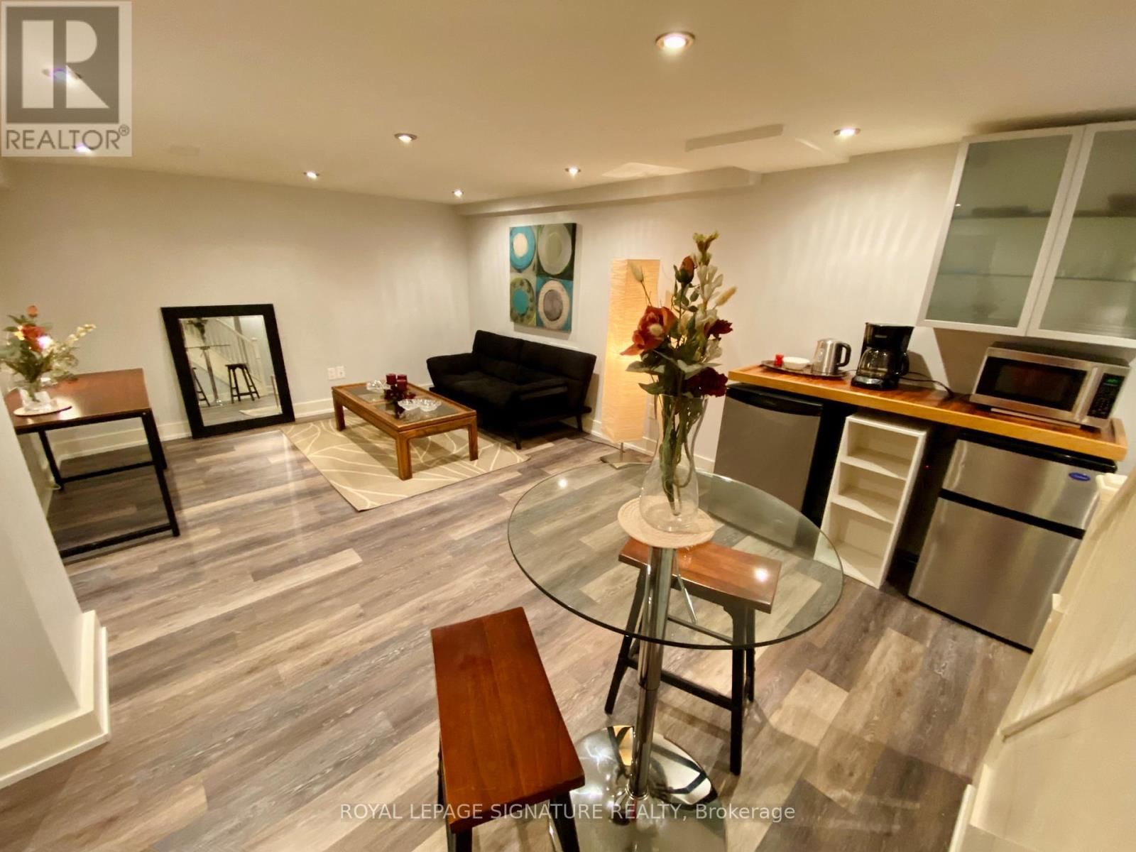 372 ROEHAMPTON AVENUE Image 18