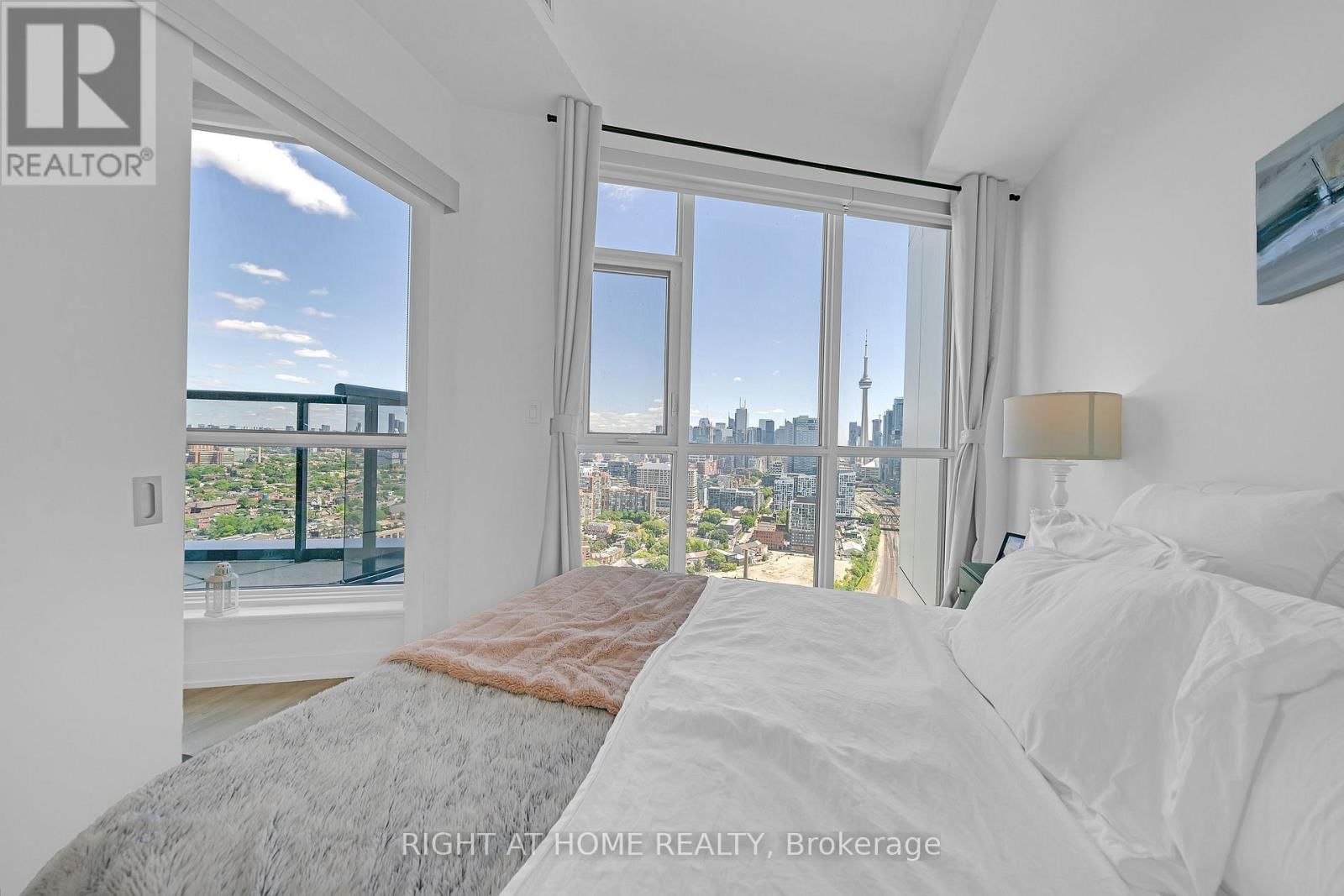 3307 - 50 ORDNANCE STREET Image 23