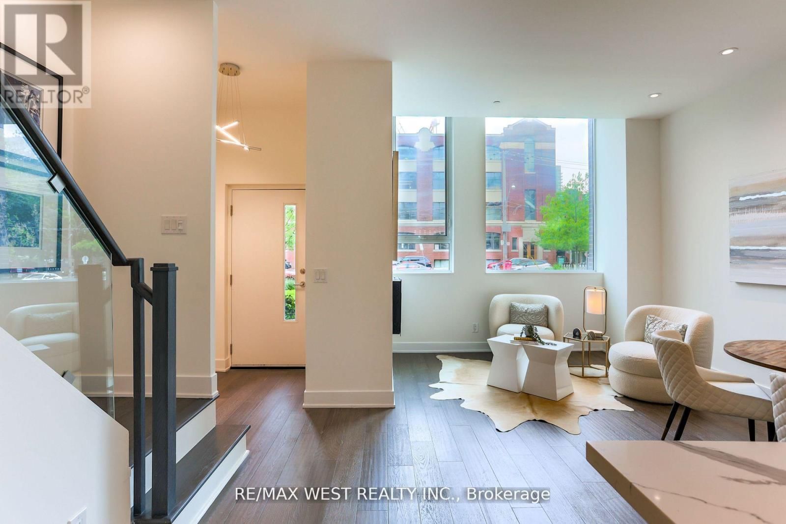 TH02 - 508 WELLINGTON STREET WEST Image 5