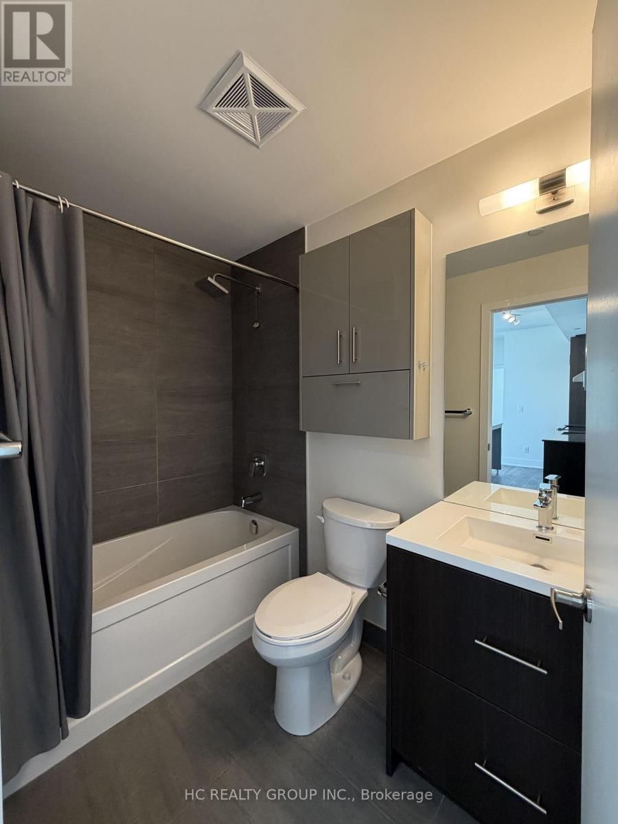 1111 - 188 FAIRVIEW MALL DRIVE Image 4