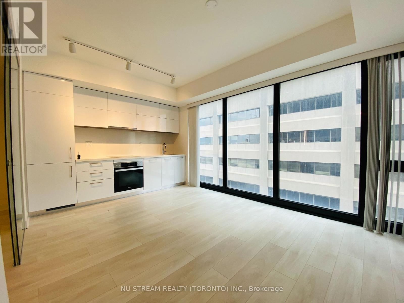 1007 - 188 CUMBERLAND STREET Image 8