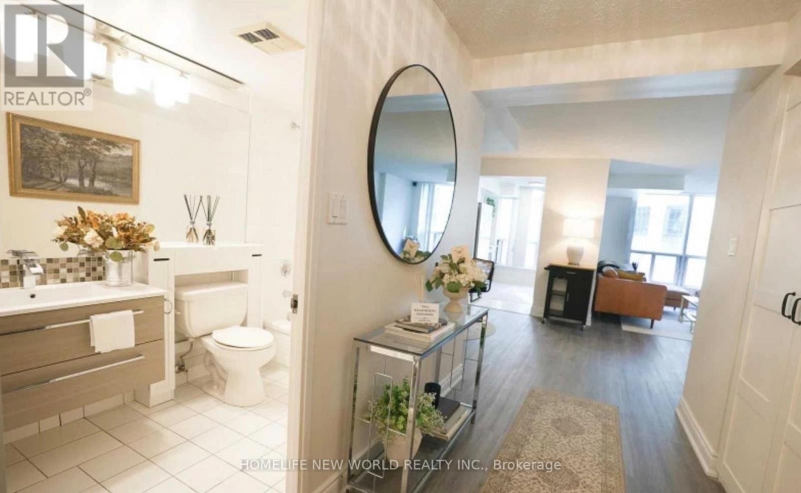 203 - 24 WELLESLEY STREET WEST Image 5