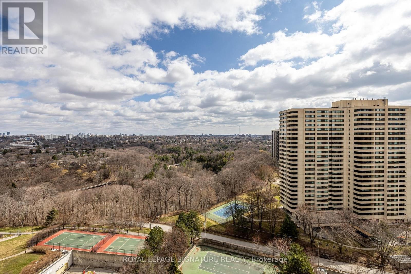 2004 - 3 CONCORDE PLACE Image 10