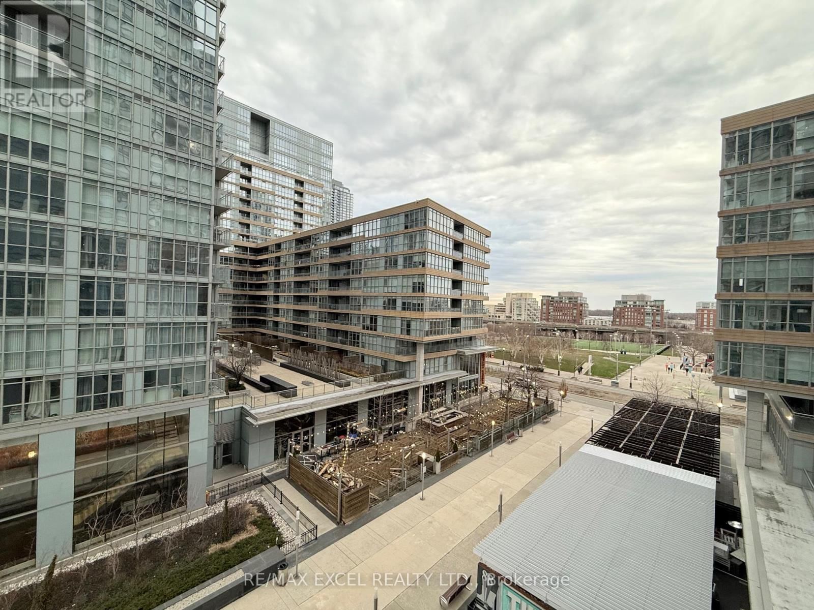 628 - 21 ICEBOAT TERRACE Image 12