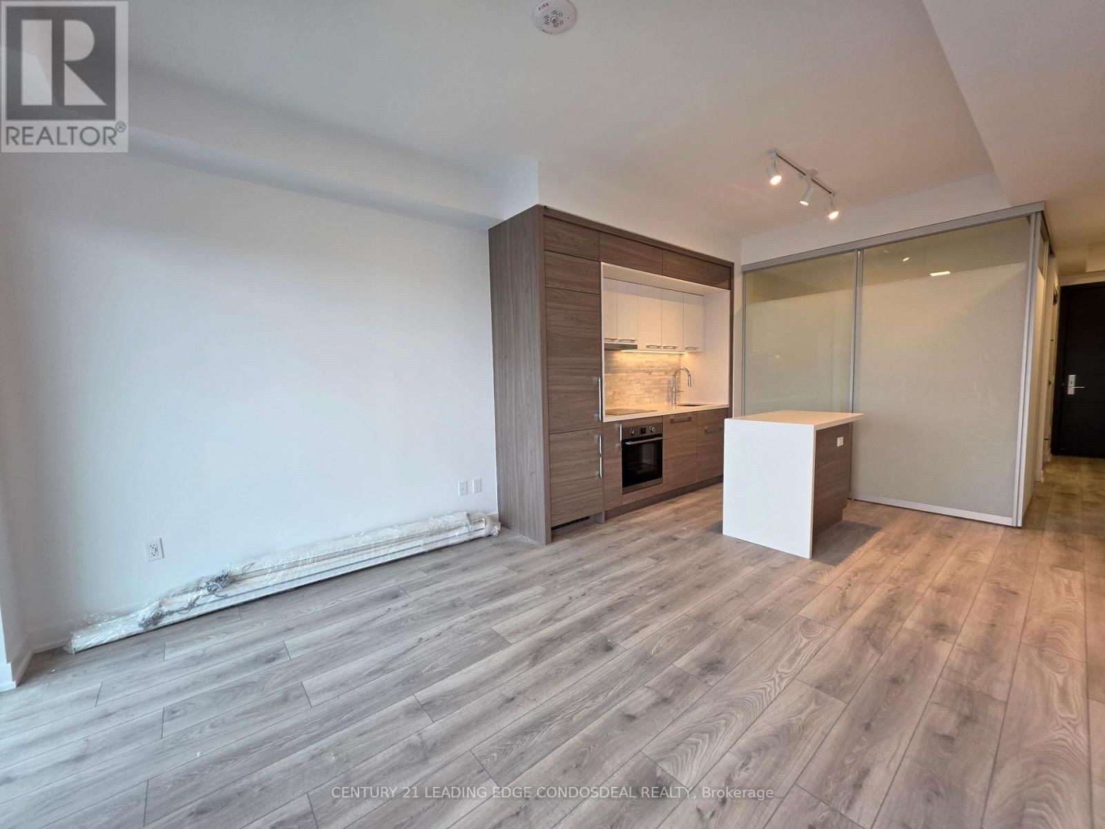 1902 - 29 GREEN TRAIL COURT Image 10