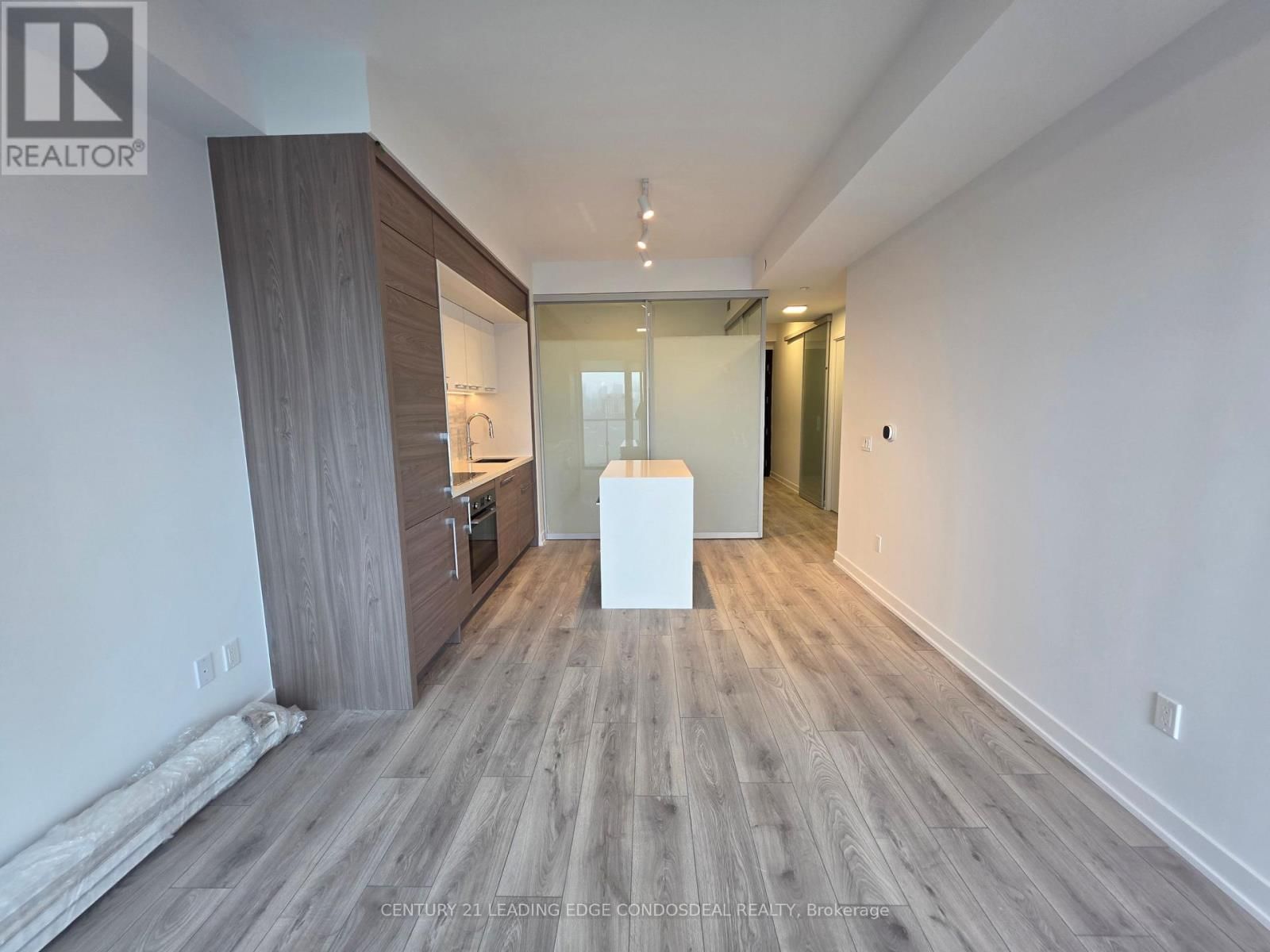 1902 - 29 GREEN TRAIL COURT Image 12