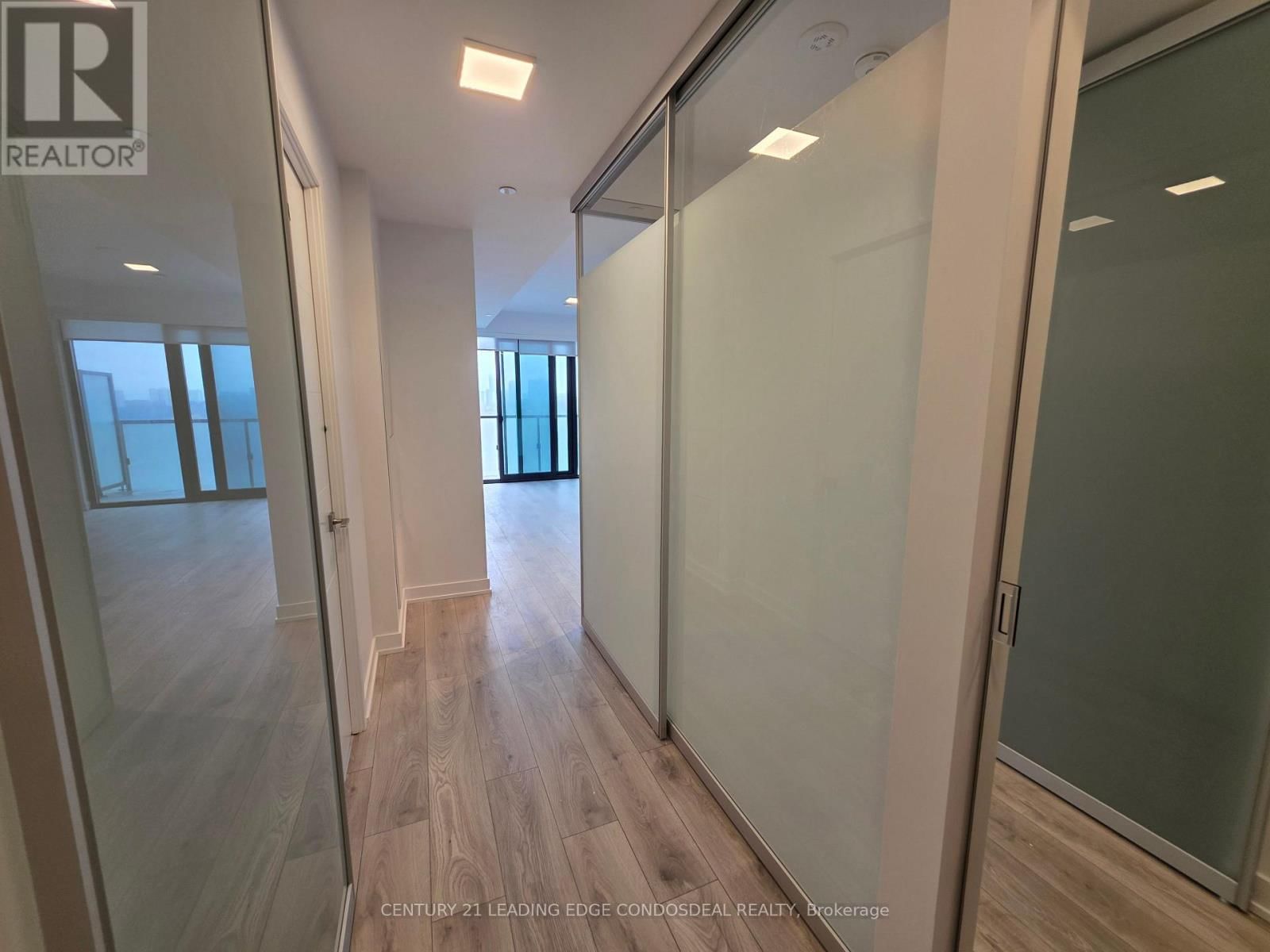 1902 - 29 GREEN TRAIL COURT Image 2