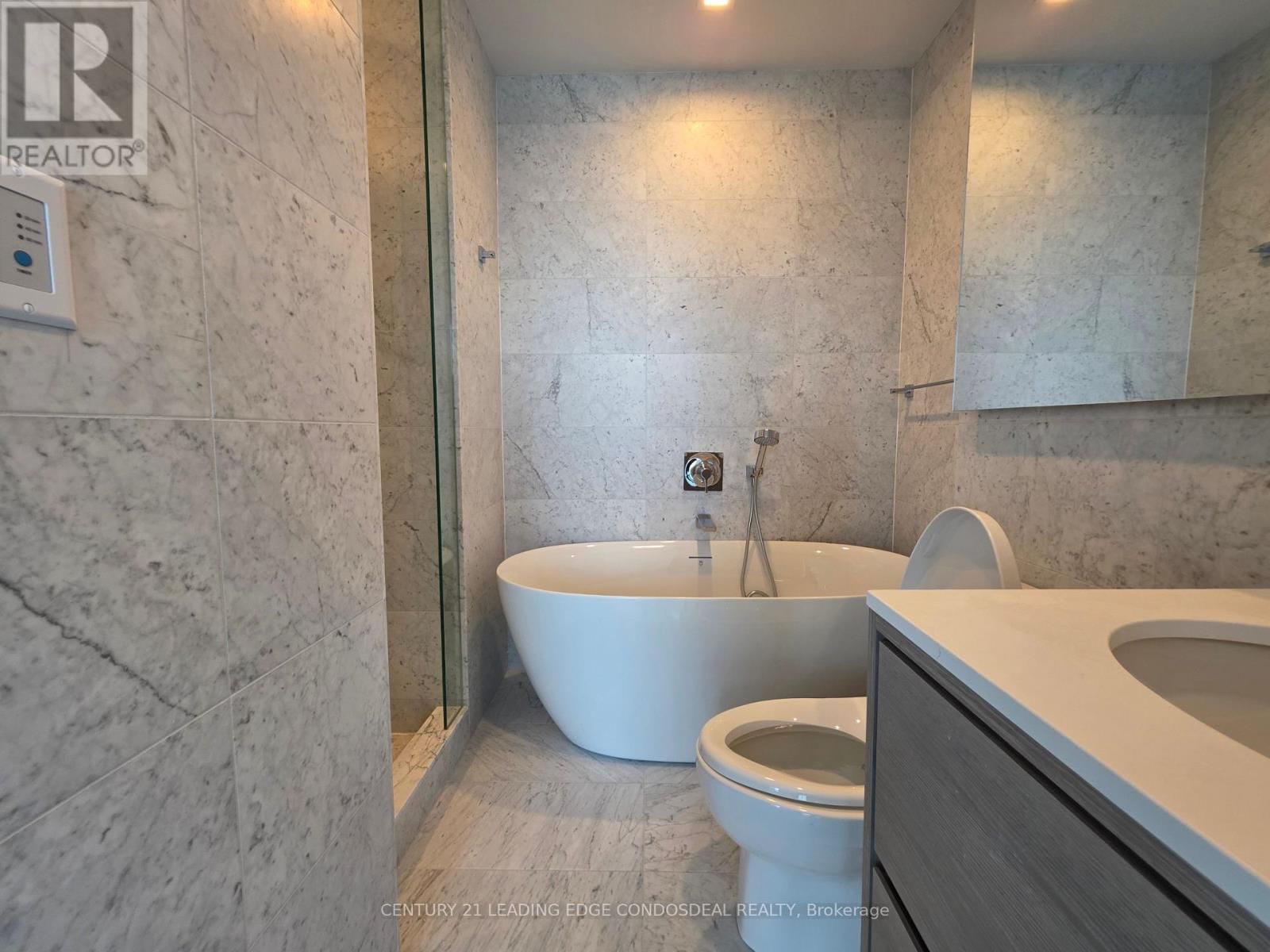 1902 - 29 GREEN TRAIL COURT Image 21