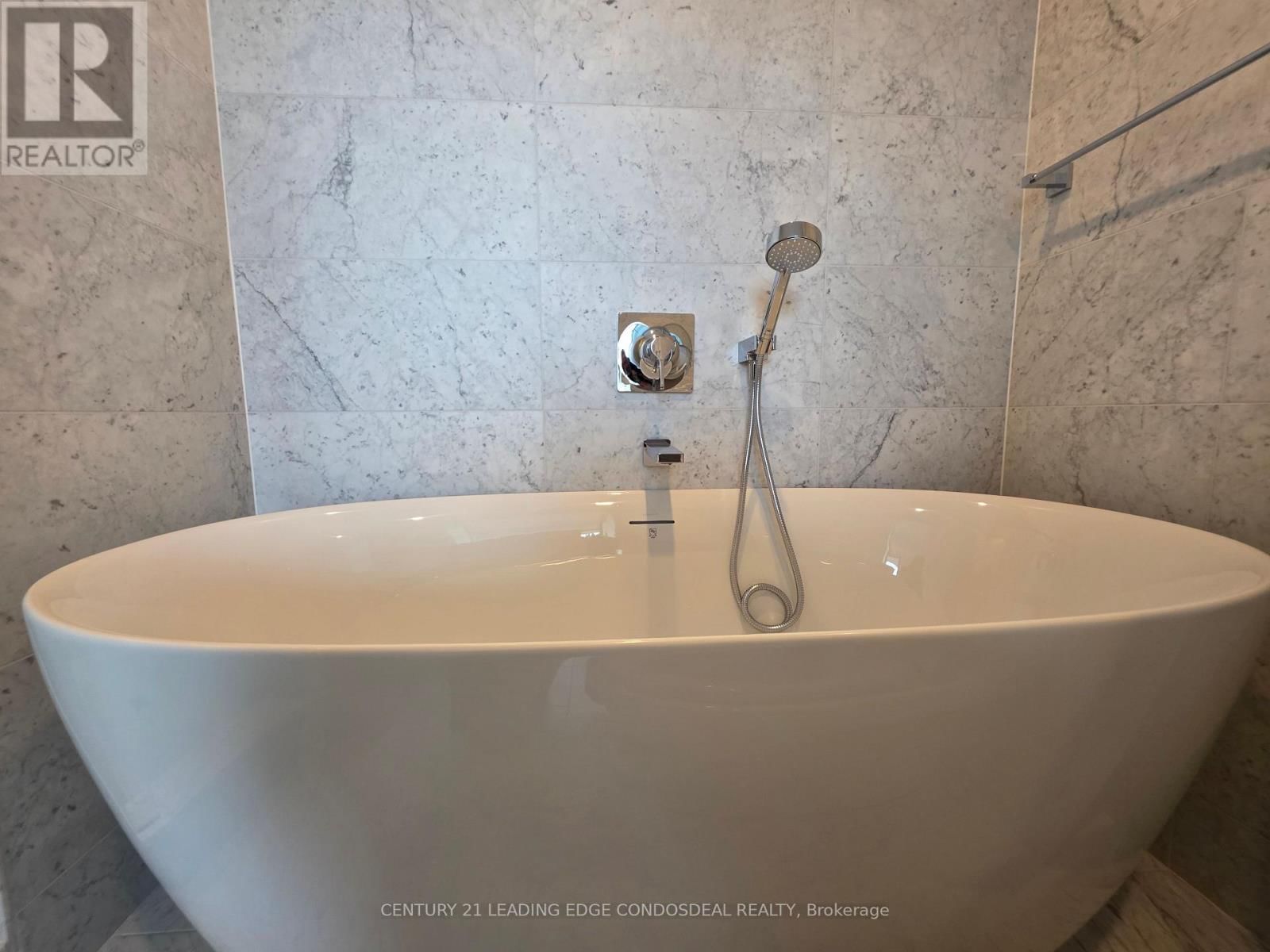 1902 - 29 GREEN TRAIL COURT Image 23