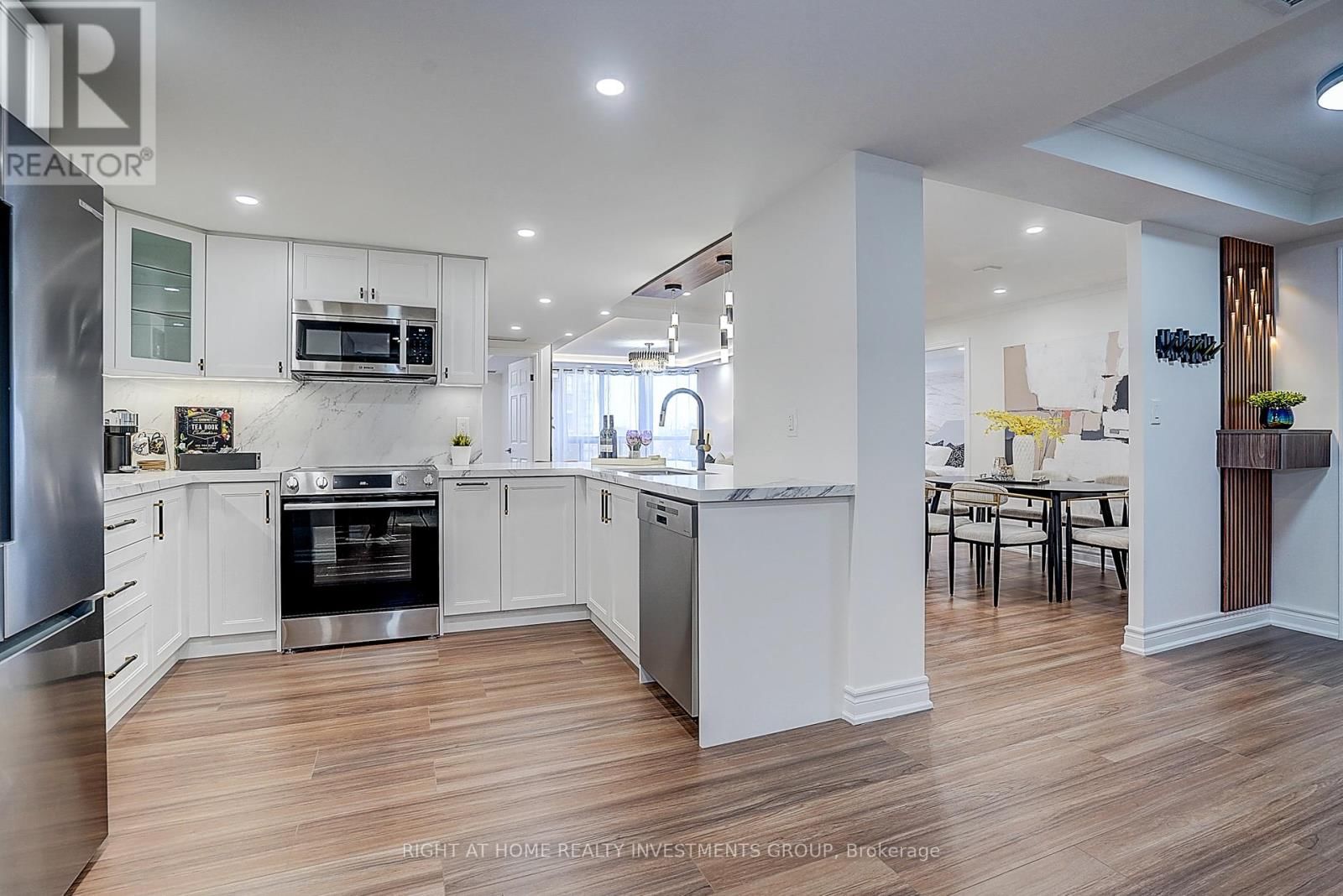 511 - 89 SKYMARK DRIVE Image 26