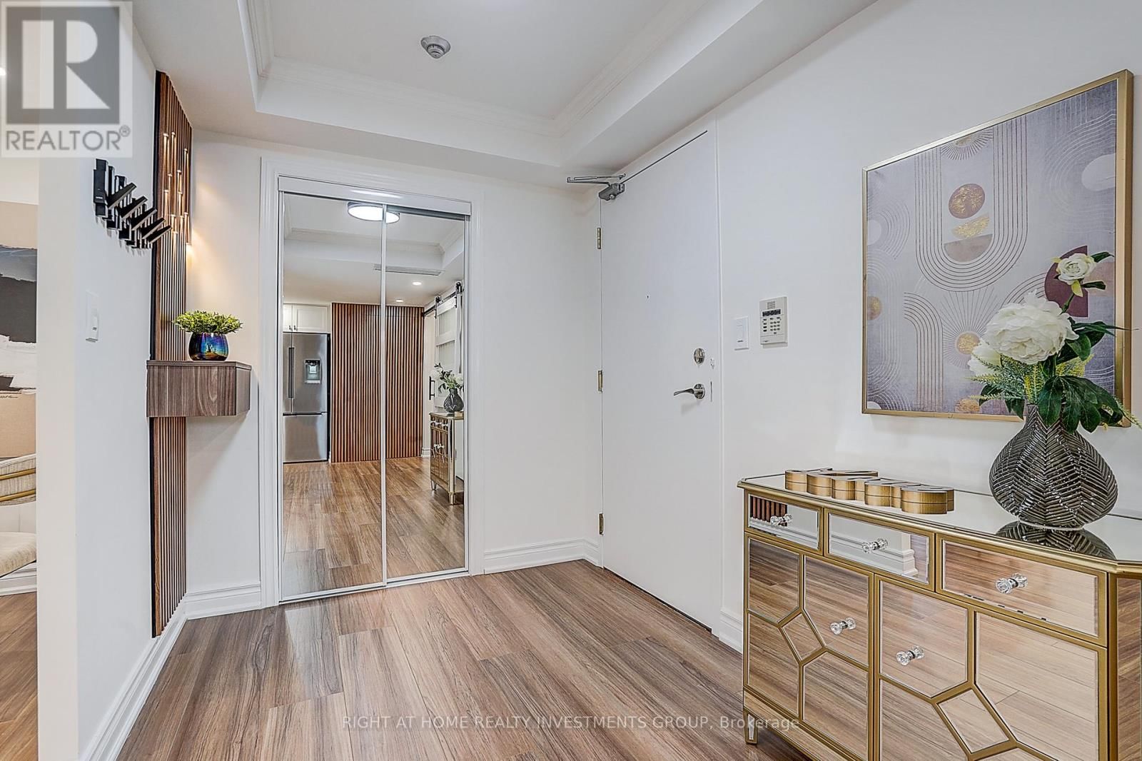 511 - 89 SKYMARK DRIVE Image 4