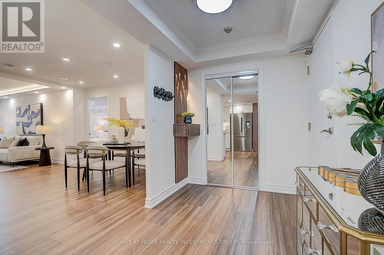 511 - 89 SKYMARK DRIVE Image 5