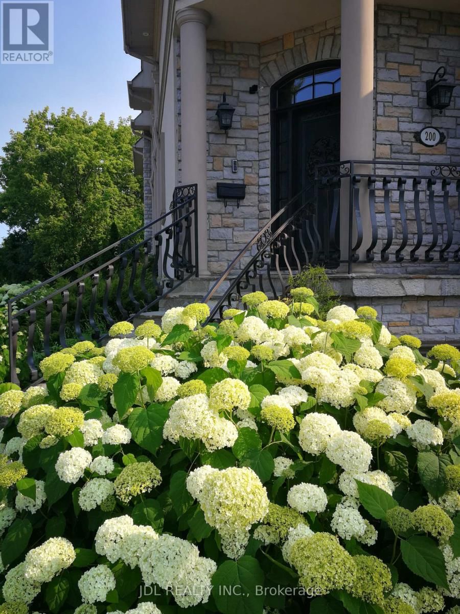 200 WILFRED AVENUE Image 44