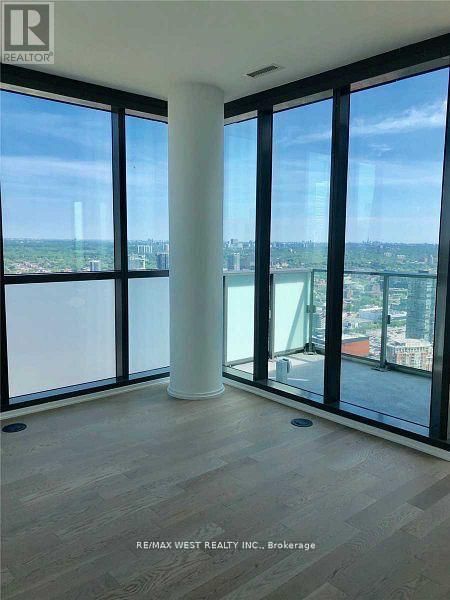 4303 - 16 BONNYCASTLE STREET Image 2