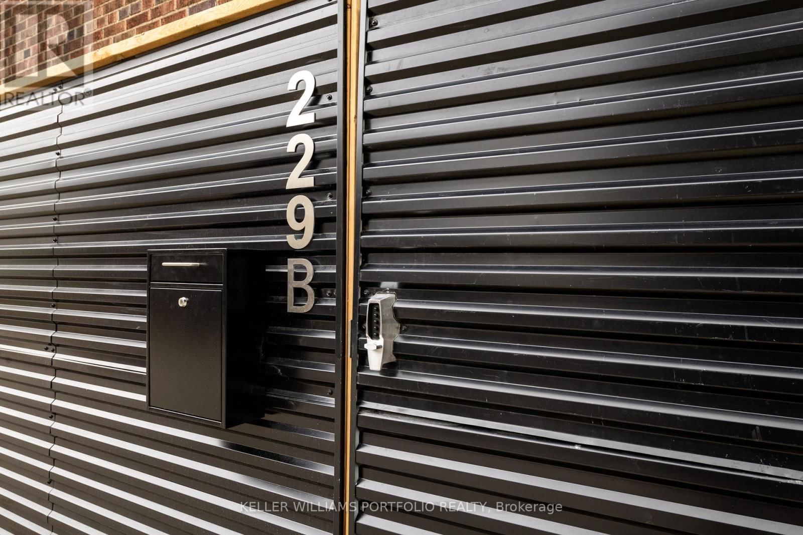 229 MANOR ROAD EAST Image 24